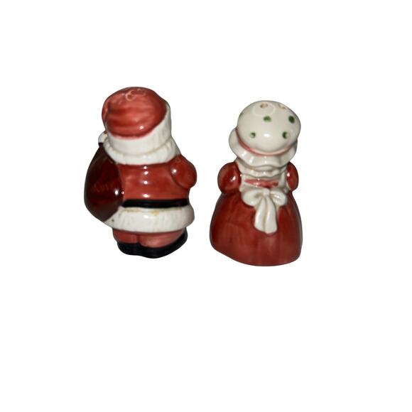 Santa and Mrs. Claus Small Vintage Salt and Pepper Shakers - Picture 5 of 6
